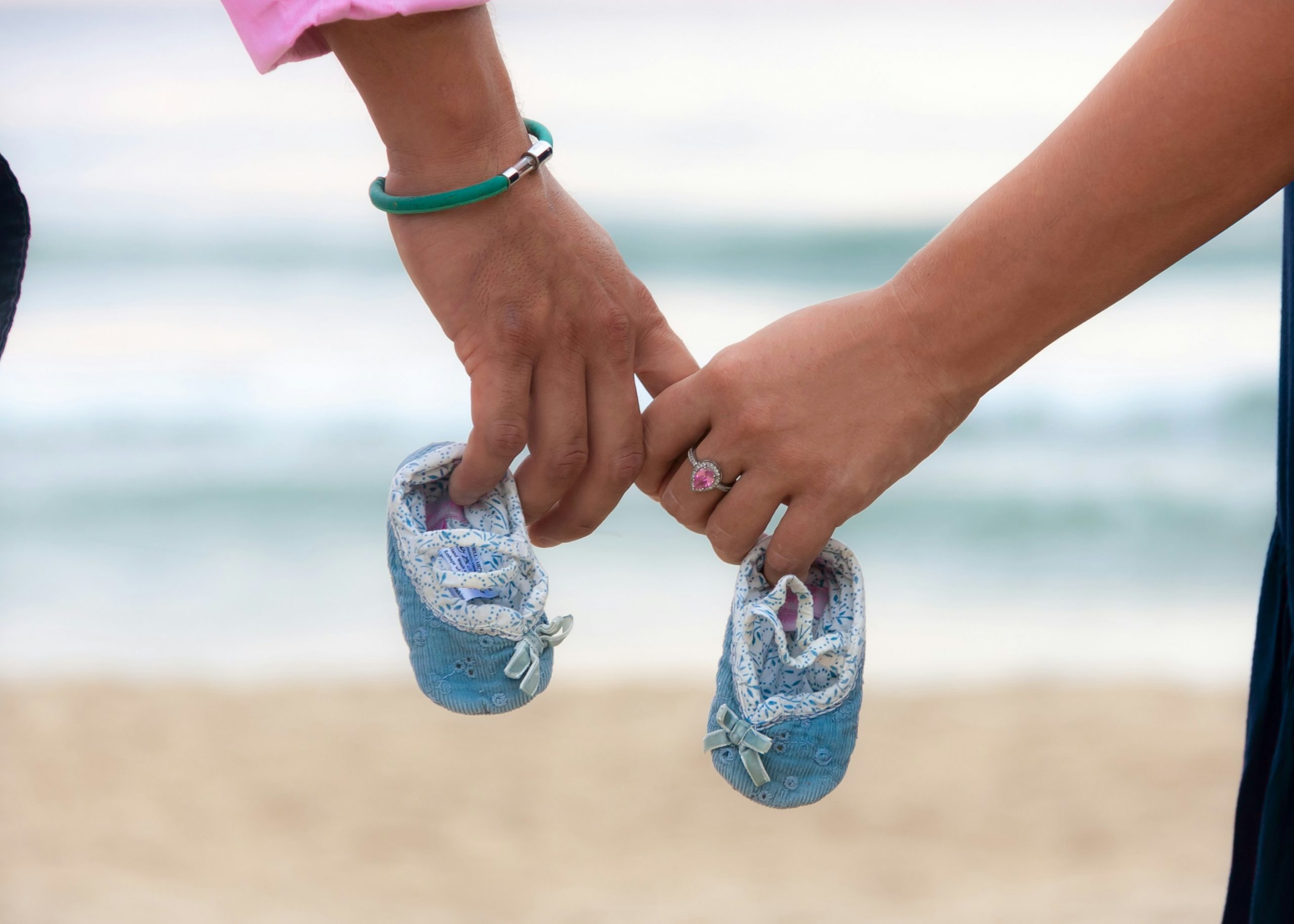 Hoffnung sehen Babyschuhe als Symbol für Hoffnung & Neubeginn