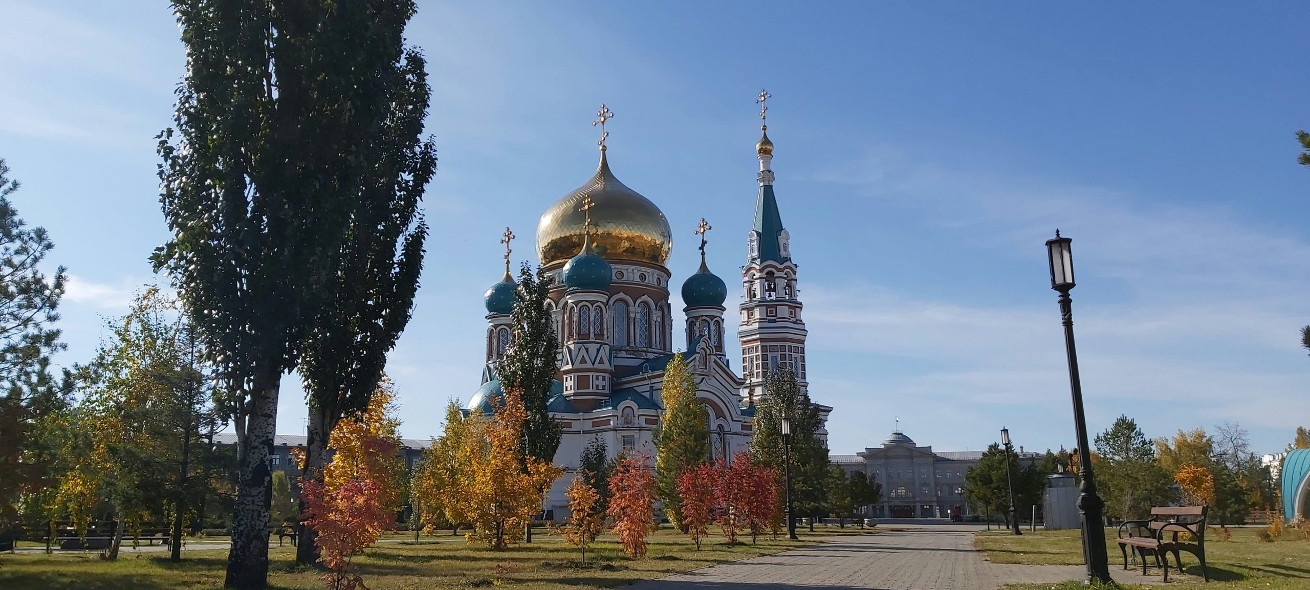Symbolbild Tradition – Russische Kultur & Verbundenheit Russische Kathedrale mit goldenen Kuppeln – symbolisch für Tradition und Werte