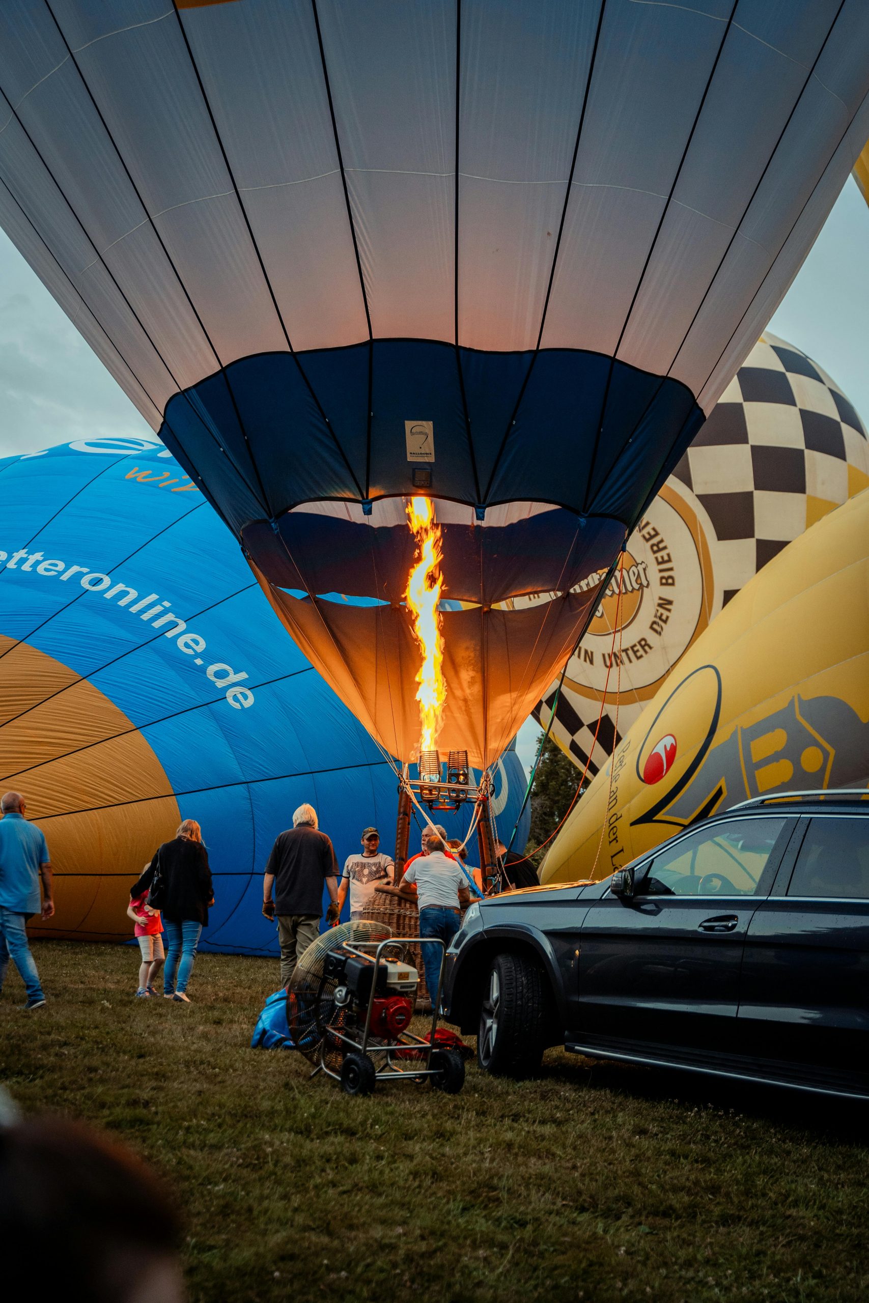 Heißluftballon am Himmel – Symbol für Neubeginn, Hoffnung und emotionale Entwicklung nach Trennung